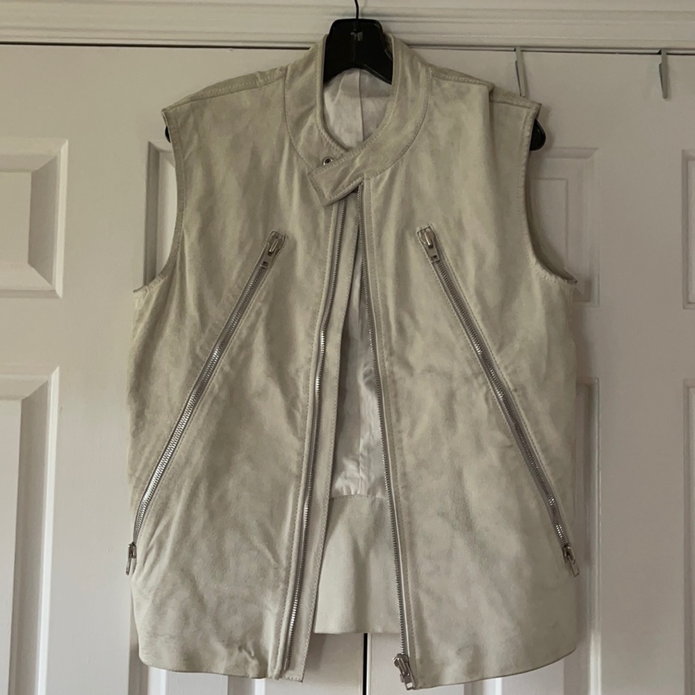 NWOT MENS WHITE SUEDE VENT AMAZING MEDIUM